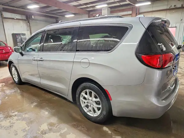 2C4RC1BG3HR840659 2017 CHRYSLER PACIFICA - Image 2
