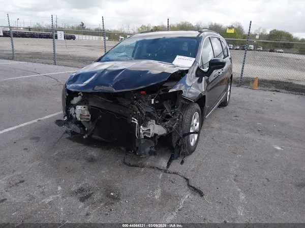 2C4RC1BG3HR846851 2017 CHRYSLER PACIFICA - Image 2
