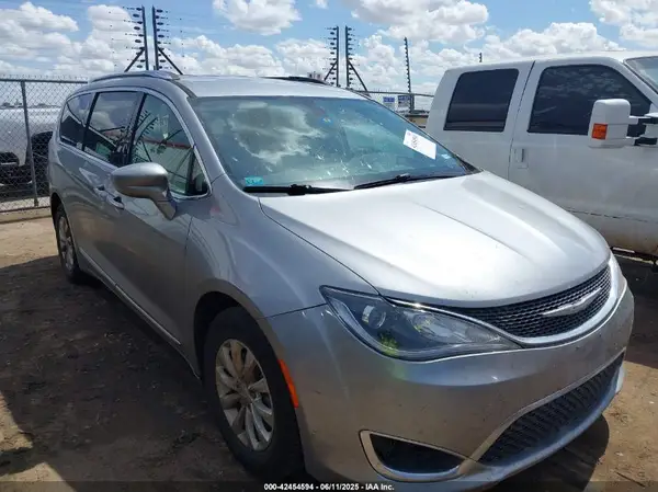 2C4RC1BG3JR110515 2018 CHRYSLER PACIFICA - Image 1