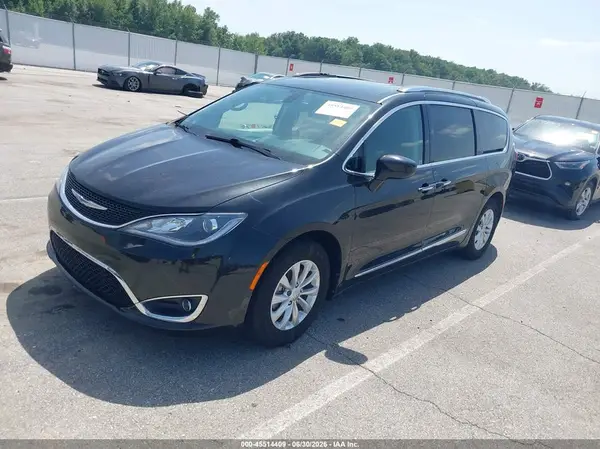 2C4RC1BG3JR112121 2018 CHRYSLER PACIFICA - Image 2