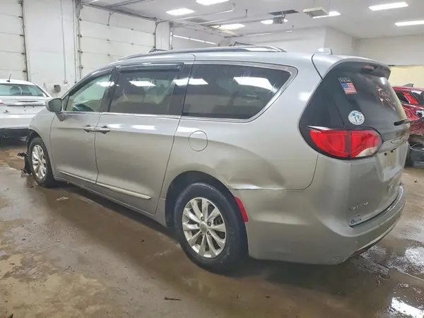 2C4RC1BG3JR112197 2018 CHRYSLER PACIFICA - Image 2
