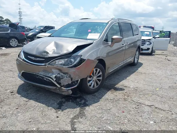 2C4RC1BG3JR115083 2018 CHRYSLER PACIFICA - Image 2