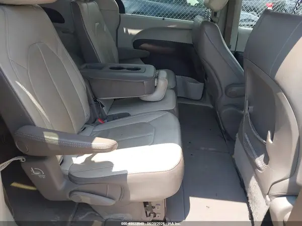 2C4RC1BG3JR115083 2018 CHRYSLER PACIFICA - Image 8