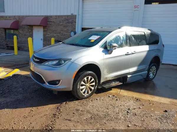 2C4RC1BG3JR115584 2018 CHRYSLER PACIFICA - Image 2
