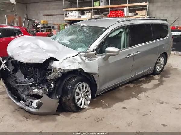 2C4RC1BG3JR119229 2018 CHRYSLER PACIFICA - Image 2