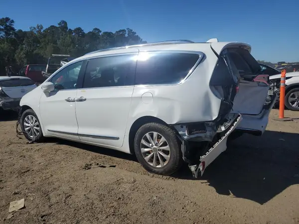 2C4RC1BG3JR120042 2018 CHRYSLER PACIFICA - Image 2