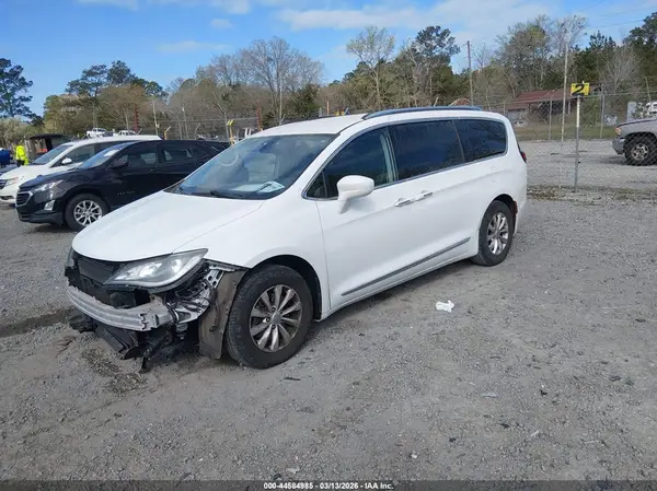 2C4RC1BG3JR120204 2018 CHRYSLER PACIFICA - Image 2