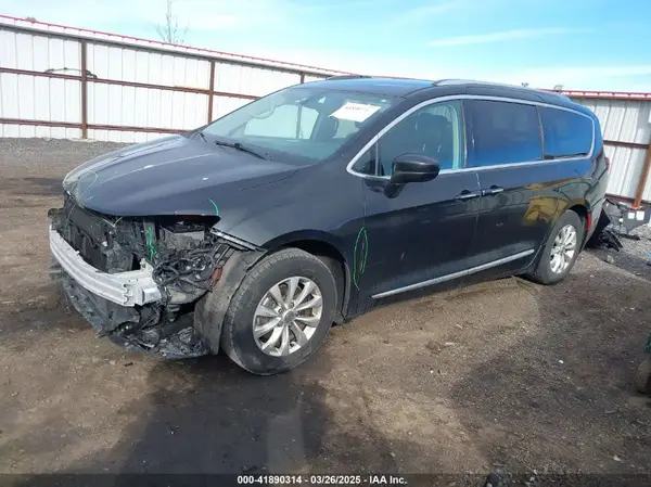 2C4RC1BG3JR123166 2018 CHRYSLER PACIFICA - Image 2
