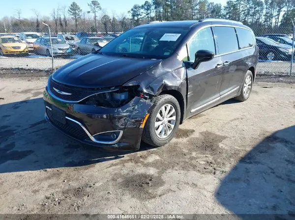 2C4RC1BG3JR124169 2018 CHRYSLER PACIFICA - Image 2