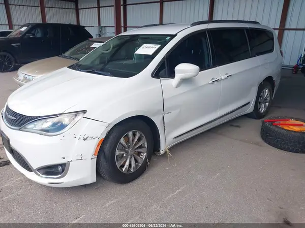 2C4RC1BG3JR126388 2018 CHRYSLER PACIFICA - Image 2