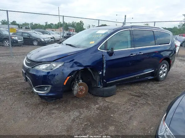 2C4RC1BG3JR127315 2018 CHRYSLER PACIFICA - Image 2