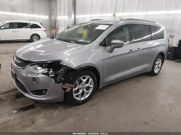 2C4RC1BG3JR128173 2018 CHRYSLER PACIFICA - Image 2