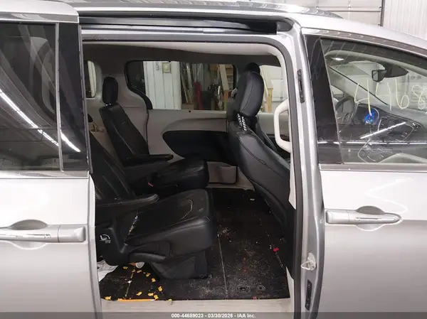 2C4RC1BG3JR128173 2018 CHRYSLER PACIFICA - Image 8