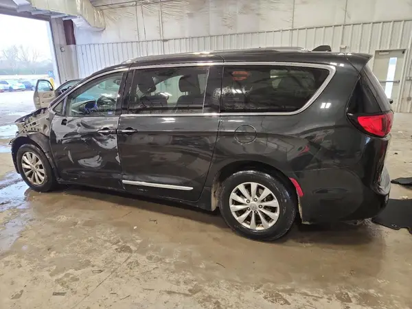 2C4RC1BG3JR128237 2018 CHRYSLER PACIFICA - Image 2