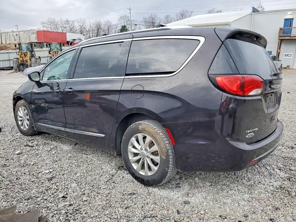 2C4RC1BG3JR142039 2018 CHRYSLER PACIFICA - Image 2