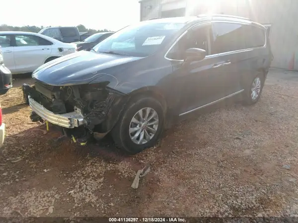 2C4RC1BG3JR142977 2018 CHRYSLER PACIFICA - Image 2