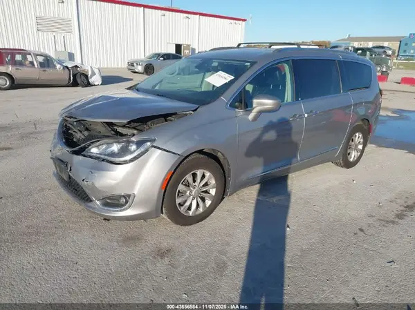 2C4RC1BG3JR144051 2018 CHRYSLER PACIFICA - Image 2