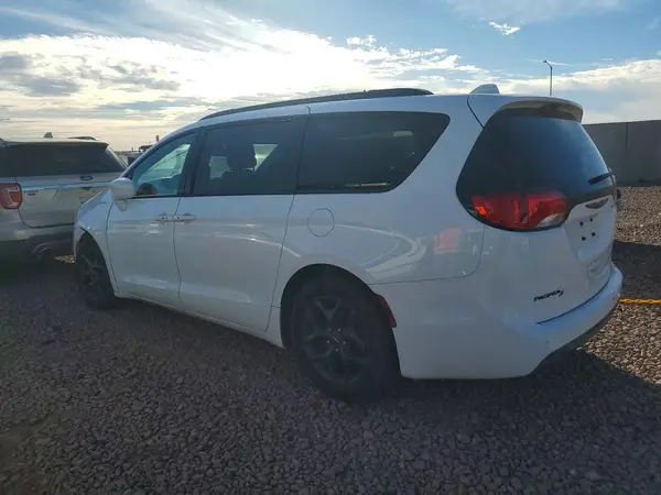 2C4RC1BG3JR155065 2018 CHRYSLER PACIFICA - Image 2
