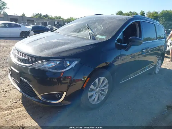 2C4RC1BG3JR171105 2018 CHRYSLER PACIFICA - Image 2