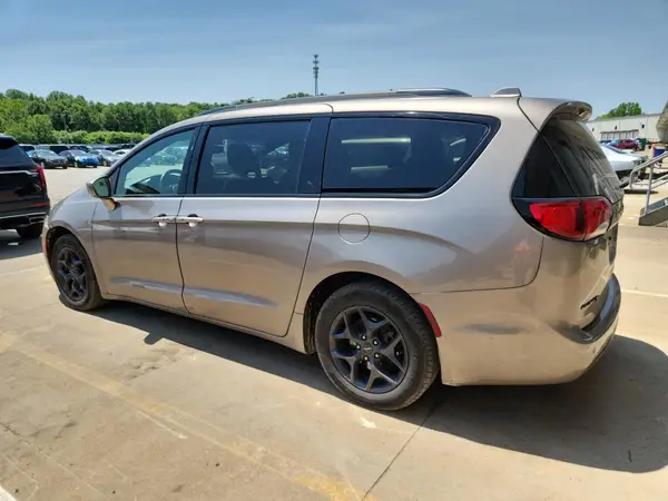 2C4RC1BG3JR194058 2018 CHRYSLER PACIFICA - Image 2