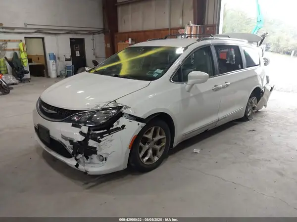 2C4RC1BG3JR194075 2018 CHRYSLER PACIFICA - Image 2