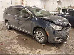 2C4RC1BG3JR197817 2018 CHRYSLER PACIFICA