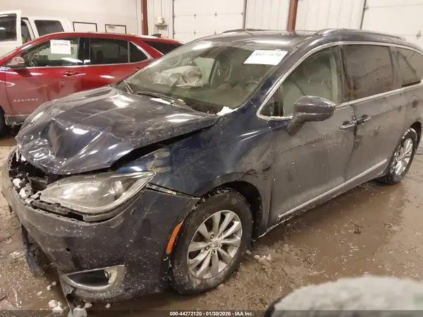 2C4RC1BG3JR197817 2018 CHRYSLER PACIFICA - Image 2