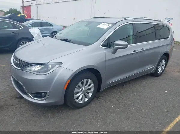 2C4RC1BG3JR211439 2018 CHRYSLER PACIFICA - Image 2