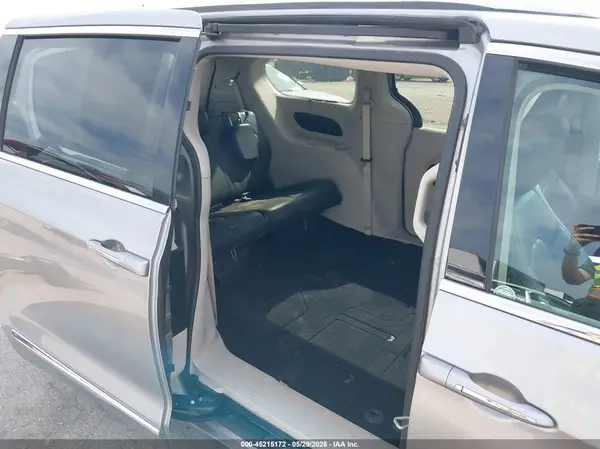 2C4RC1BG3JR211585 2018 CHRYSLER PACIFICA - Image 8