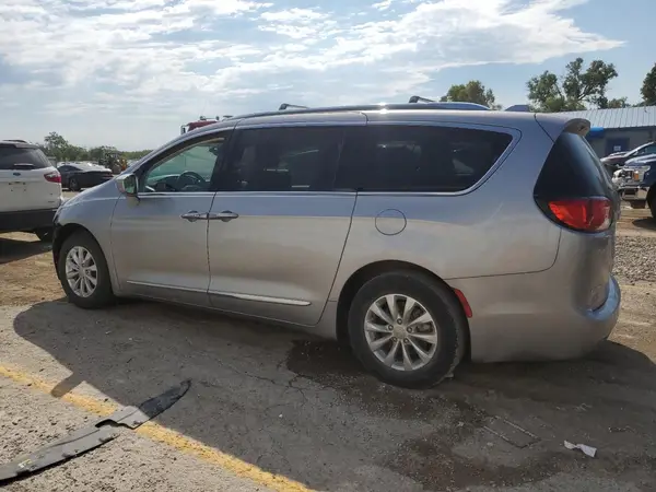 2C4RC1BG3JR211733 2018 CHRYSLER PACIFICA - Image 2