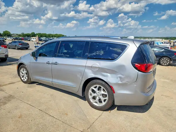 2C4RC1BG3JR219038 2018 CHRYSLER PACIFICA - Image 2