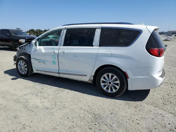 2C4RC1BG3JR228421 2018 CHRYSLER PACIFICA - Image 2