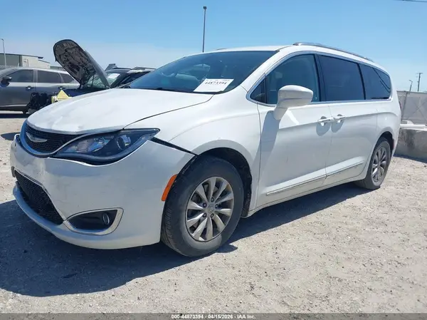2C4RC1BG3JR233649 2018 CHRYSLER PACIFICA - Image 2
