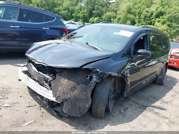 2C4RC1BG3JR235479 2018 CHRYSLER PACIFICA - Image 2
