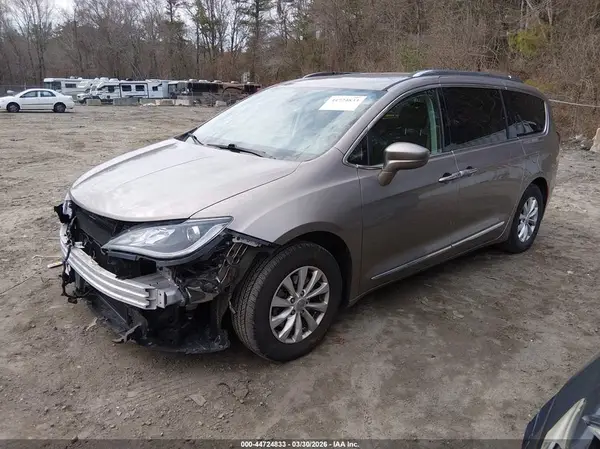 2C4RC1BG3JR236129 2018 CHRYSLER PACIFICA - Image 2