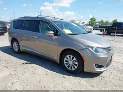 2C4RC1BG3JR237166 2018 CHRYSLER PACIFICA
