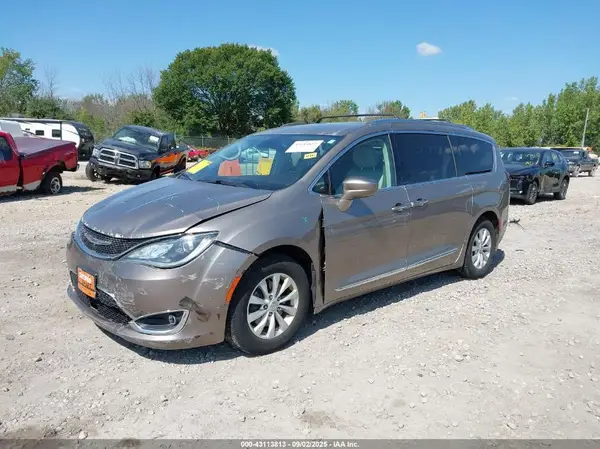 2C4RC1BG3JR237166 2018 CHRYSLER PACIFICA - Image 2