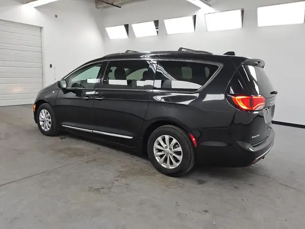 2C4RC1BG3JR246398 2018 CHRYSLER PACIFICA - Image 2
