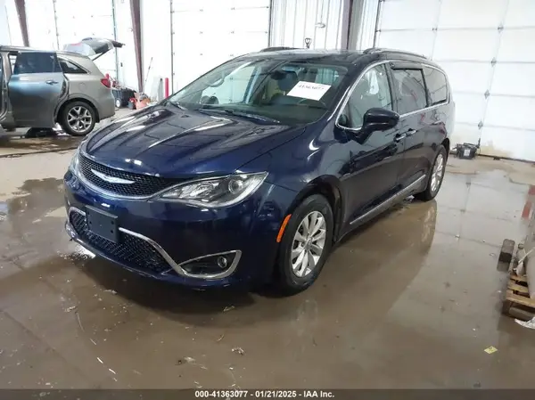 2C4RC1BG3JR252945 2018 CHRYSLER PACIFICA - Image 2