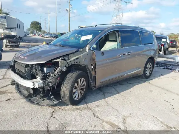 2C4RC1BG3JR262102 2018 CHRYSLER PACIFICA - Image 2