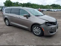 2C4RC1BG3JR269888 2018 CHRYSLER PACIFICA
