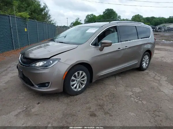 2C4RC1BG3JR269888 2018 CHRYSLER PACIFICA - Image 2