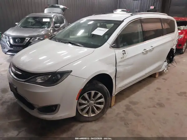 2C4RC1BG3JR276209 2018 CHRYSLER PACIFICA - Image 2
