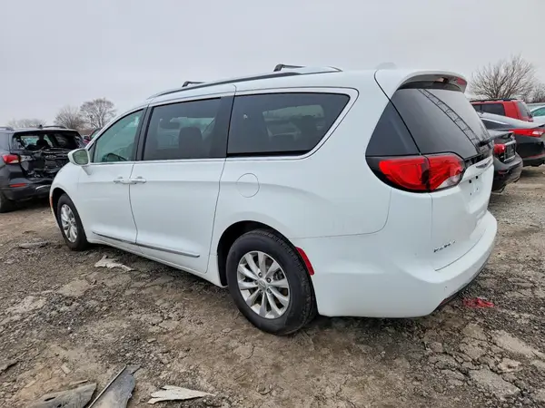 2C4RC1BG3JR280597 2018 CHRYSLER PACIFICA - Image 2
