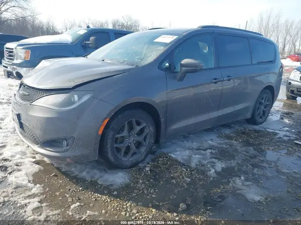 2C4RC1BG3JR332777 2018 CHRYSLER PACIFICA - Image 2