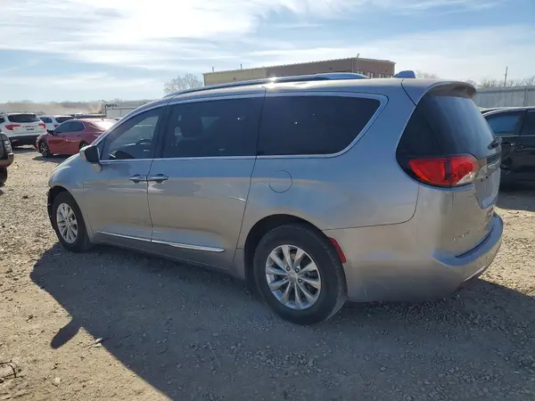 2C4RC1BG3KR539395 2019 CHRYSLER PACIFICA - Image 2
