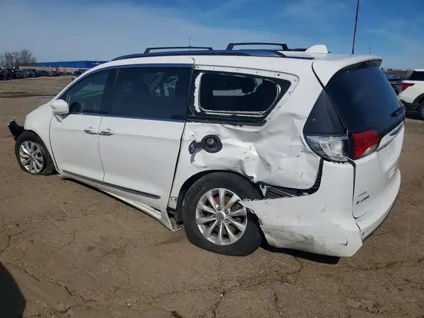 2C4RC1BG3KR539803 2019 CHRYSLER PACIFICA - Image 2