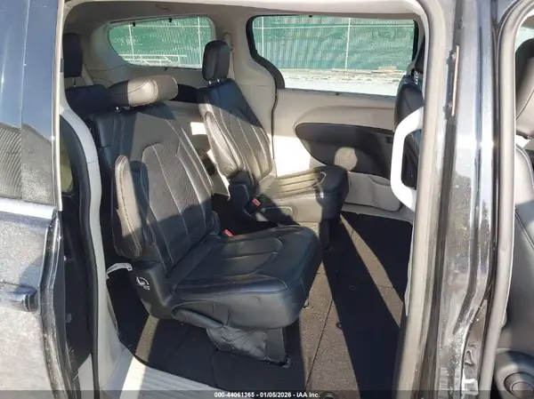 2C4RC1BG3KR550008 2019 CHRYSLER PACIFICA - Image 8