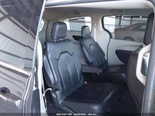 2C4RC1BG3KR554320 2019 CHRYSLER PACIFICA - Image 8