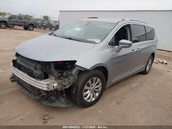 2C4RC1BG3KR554740 2019 CHRYSLER PACIFICA - Image 2